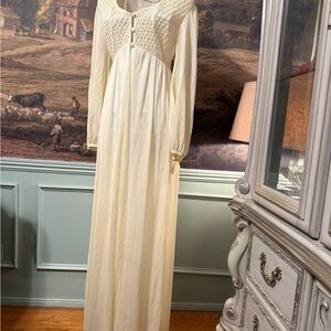 (S) VTG NWT Kayser Cream Long Sleeve Maxi Nightgown with Smocked Yoke